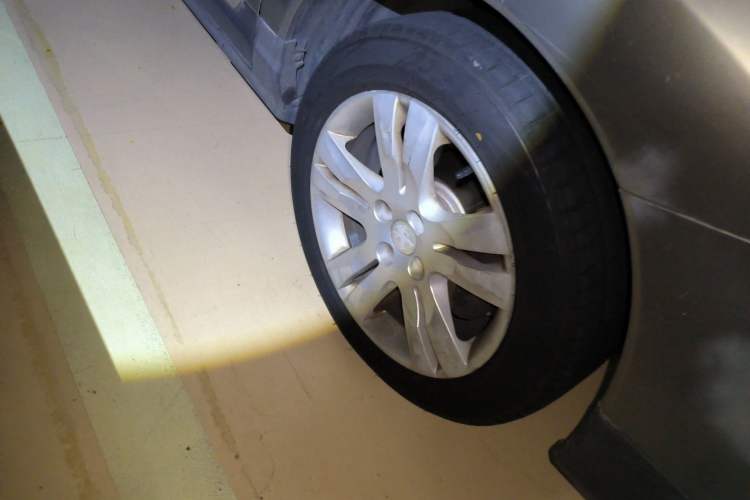 Used Peugeot 3008 2015 2.0L Automatic Trend Edition Right Front Wheel Hub