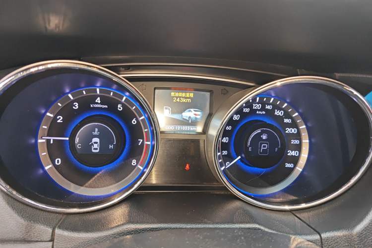 Used Hyundai Sonata 2013 2.4L Automatic Leading Edition China IV Standard