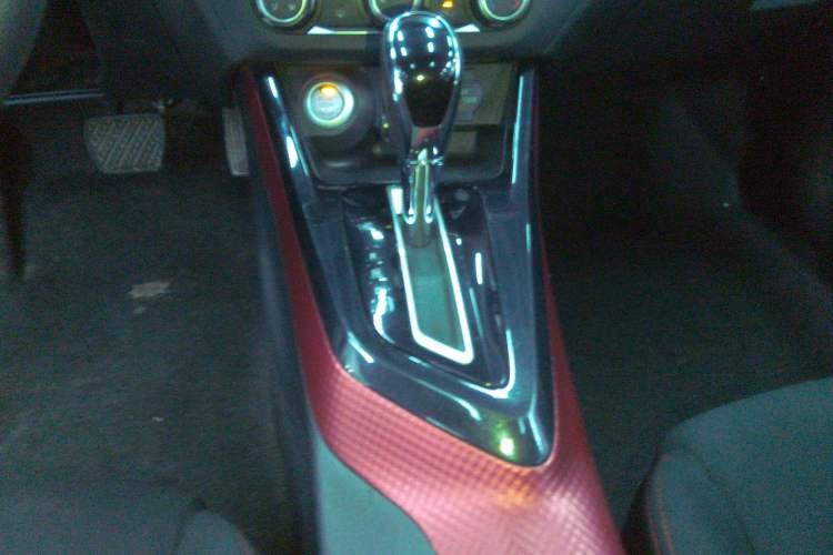 Used Nissan Lannia 2016 1.6L CVT Smart Cool Edition Gear Lever