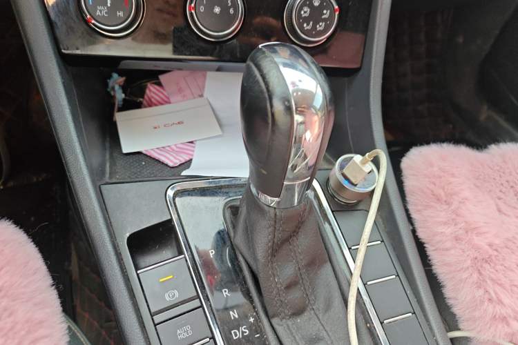 Used Volkswagen Bora 2021 1.5L Automatic Comfort Smart Connect Edition Gear Lever