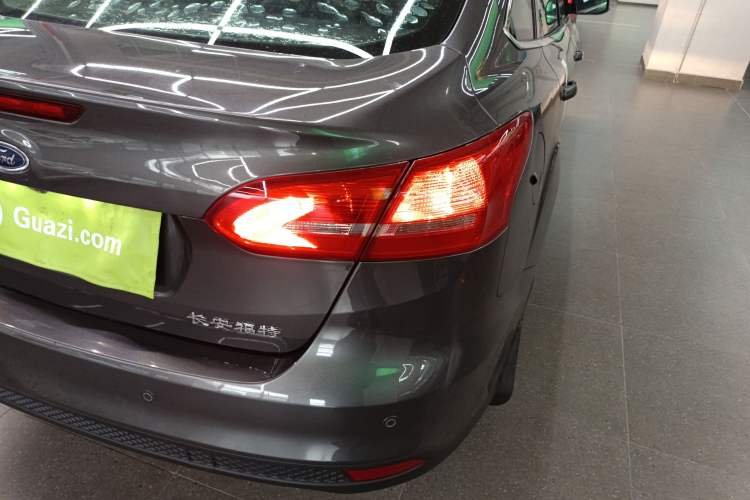 Used Ford Focus 2017 Sedan 1.6L Automatic Fashion Edition Smart Drive Version
