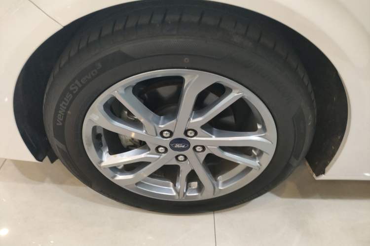 Used Ford Mondeo 2023 EcoBoost 245 Luxury Model Left Front Wheel Hub