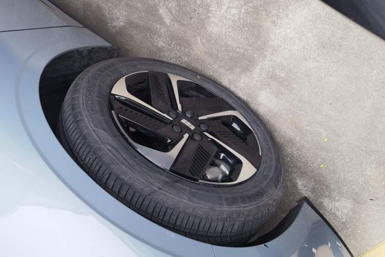 Used Geely Galaxy L6 2024 125km PLUS Dragon Edition
