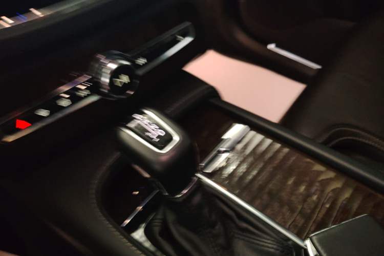 Used Volvo XC90 2015 T6 Luxury Edition 5-seater Gear Lever