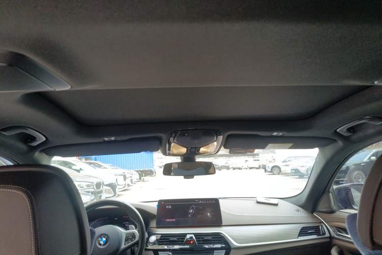 Used BMW 5 Series 2022 Second Facelift 530Li Luxury Version M Sport Package Headliner