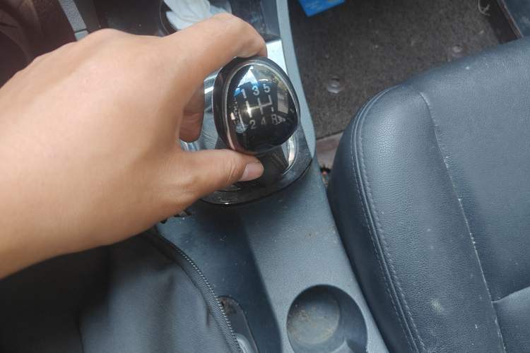 Used JAC Refine M2 2013 1.8L Manual Luxury 5-Seater