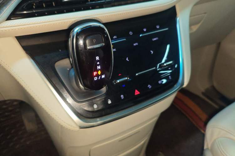 Used Buick GL8 2022 ES Landtrek 653T Comfort Edition