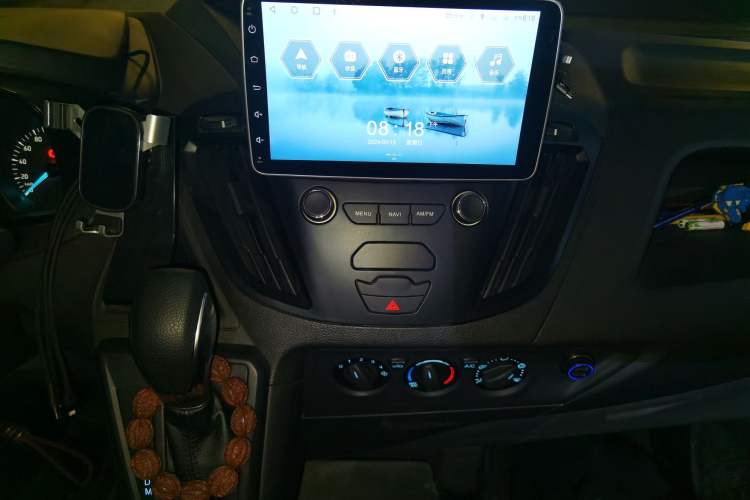 Used Ford Transit 2023 2.0T Gasoline Automatic Multi-Function Commercial Vehicle Short Wheelbase Mid-Roof Design 5/6 Seats
