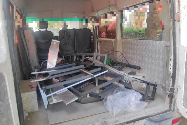 Used Iveco Daily 2017 2.5T A35 Passenger Van 5-7 Seats Model 47Z5 Trunk