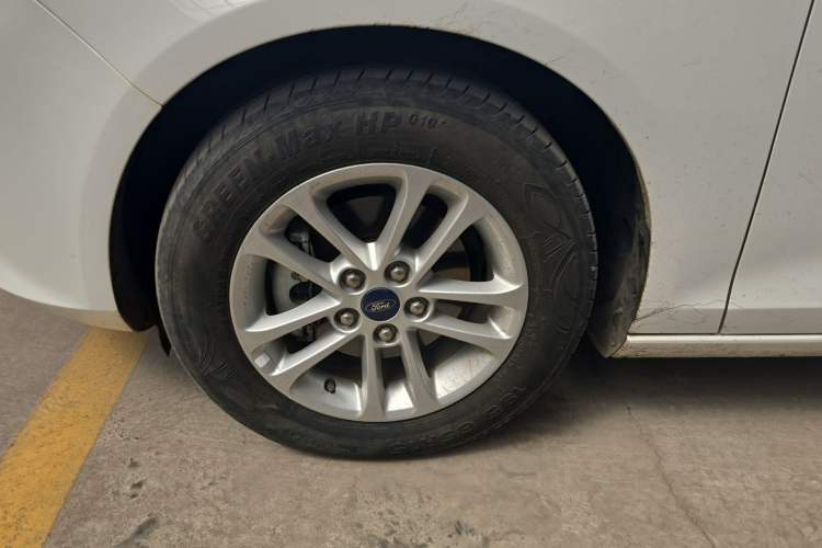 Used Ford Escort 2019 Revised 1.5L Automatic ZhiXiang Version (Tire Pressure Monitoring) China VI Standard Left Front Wheel Hub