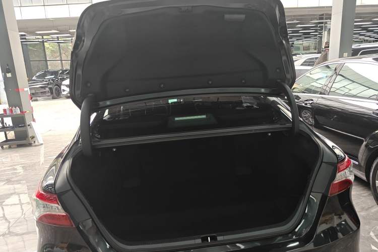 Used Toyota Camry 2023 2.0G Luxury Edition Trunk