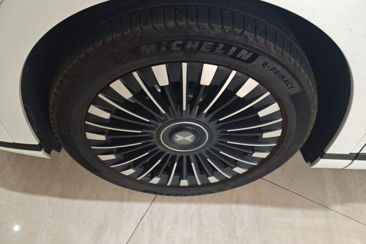 Used XPeng X9 2025 740 Ultra-Long Range Max Left Front Wheel Hub