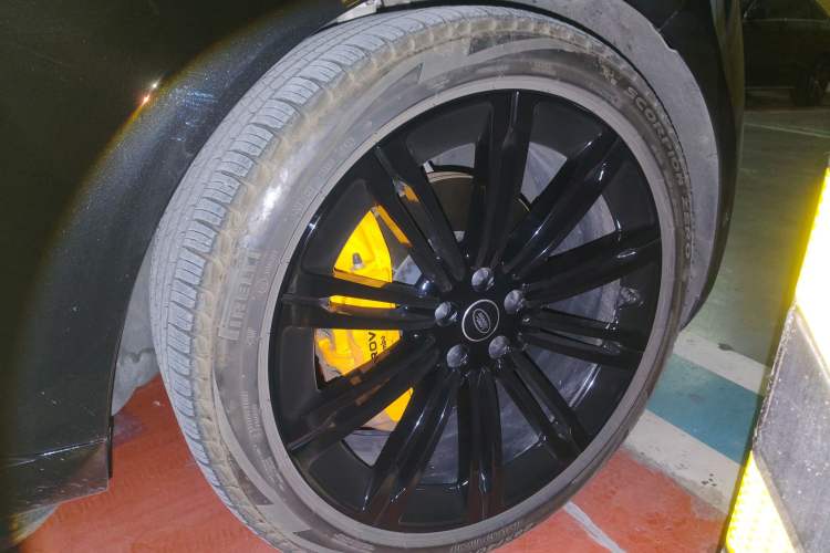 Used Land Rover Range Rover 2023 3.0 L6 400 PS Prestige Seven-Seater Extended Version
