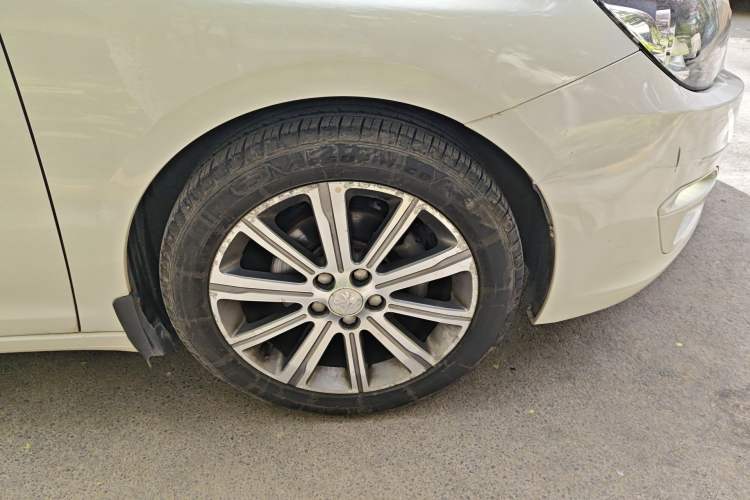 Used Peugeot 408 2014 1.8L Automatic Luxury Edition Right Front Wheel Hub