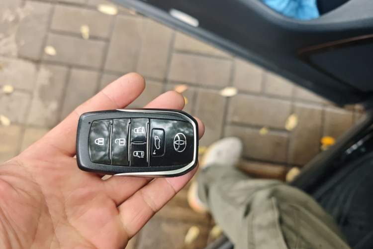 Used Toyota Alphard 2024 Dual-Engine 2.5L Deluxe Edition