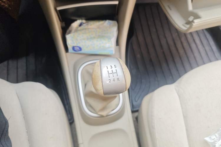 Used Nissan Sylphy 2016 Classic 1.6XE Manual Leading Edition Gear Lever