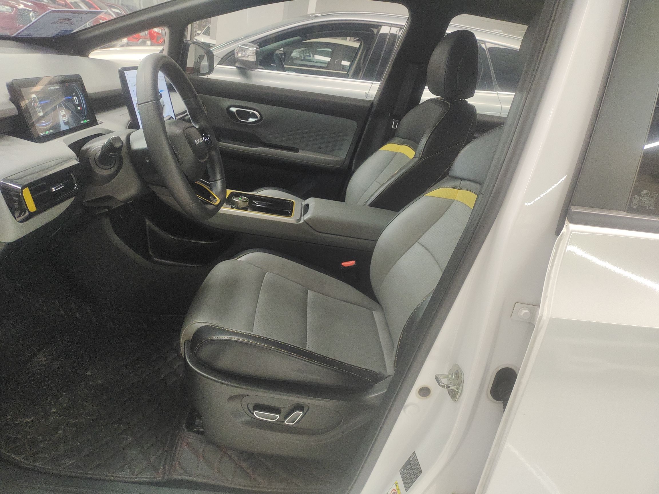 Переднее сиденье в автомобиле