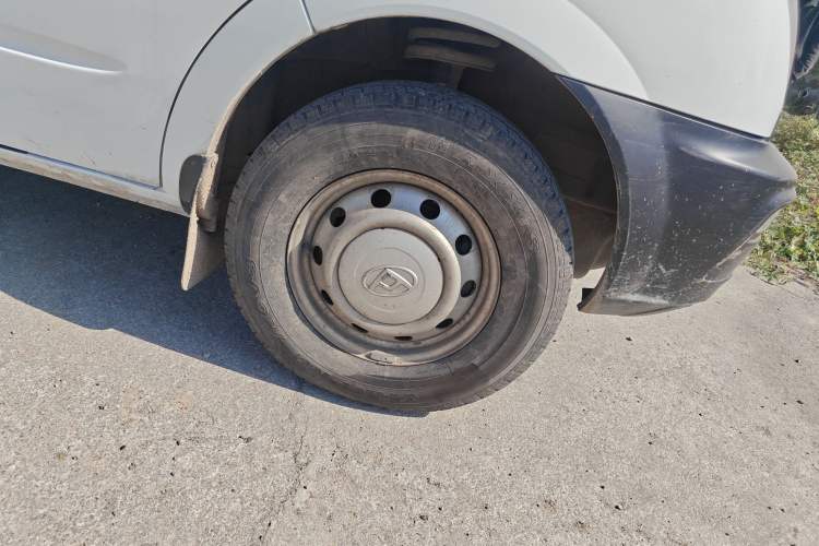 Used SAIC MAXUS Xintu V80 2019 2.5T Classic Version 6-Speed Manual – Aoyuntong Modified Long Wheelbase Mid-Height 7-Seater
