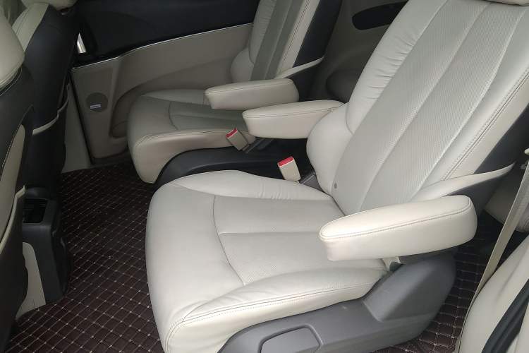 Used Buick GL8 2011 3.0L XT Luxury Business Flagship Edition Left Rear Seat