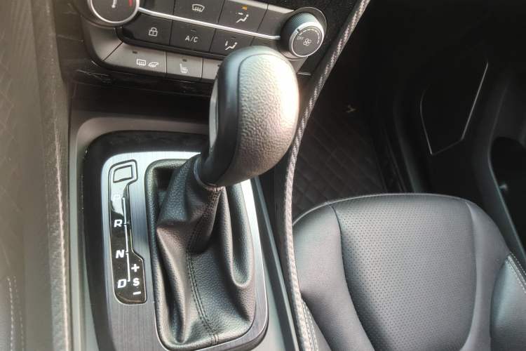 Used JMC Yusheng S330 2016 1.5L GTDi Automatic Two-Wheel Drive Prestige Edition