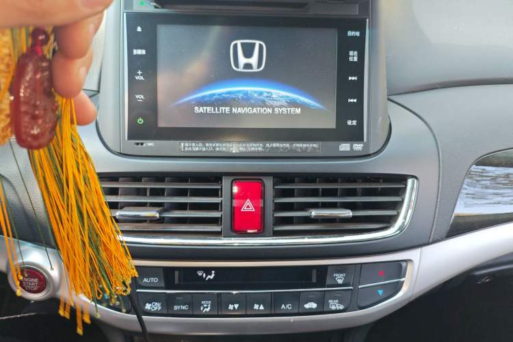 Used Honda Crosstour 2014 3.0L AWD Prestige Navigation Edition Audio And AC Panel