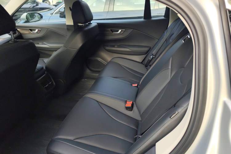 Used Hongqi E-QM5 2022 431 km Charge & Enjoy Edition