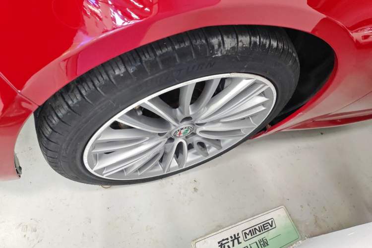 Used Alfa Romeo Giulia 2017 2.0T 200HP Luxury Edition Left Front Wheel Hub