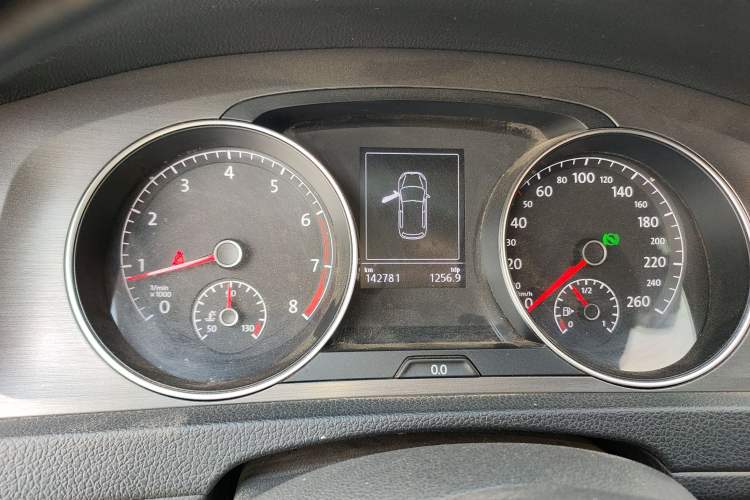 Used Volkswagen Golf 2015 1.4TSI Automatic Luxury Model Instrument Cluster