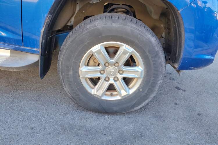 Used SAIC MAXUS T60 2017 2.0T Gasoline Automatic Two-Wheel Drive High-Ride Comfort-Grade Standard Cabin
