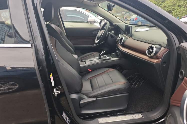 Used Wey VV5 2021 1.5T Two-Wheel Drive Color Pioneer
