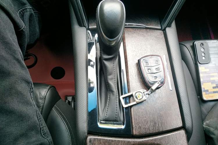 Used Cadillac XTS 2018 28T Elite Edition Gear Lever