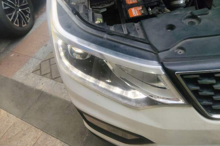 Used CHANGAN OSHAN CX70 2017 CX70T 1.5T Automatic Zunqing Edition Right Front Headlight