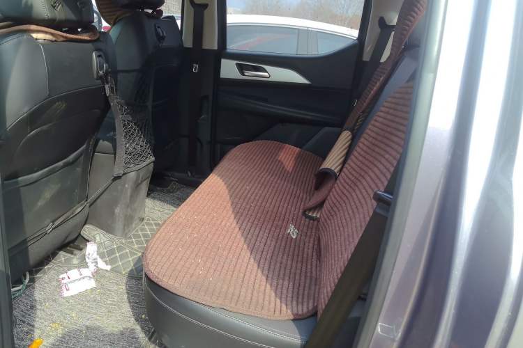 Used Great Wall King Kong Poer 2022 2.0T Manual Gasoline Two-Wheel-Drive Elite Version with Long Bed – GW4C20B Left Rear Seat