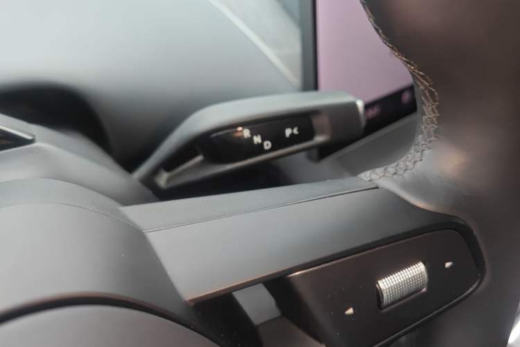 Used Xiaomi Auto YU7 2025 Ultra-Long Range Rear-Wheel Drive Version Gear Lever