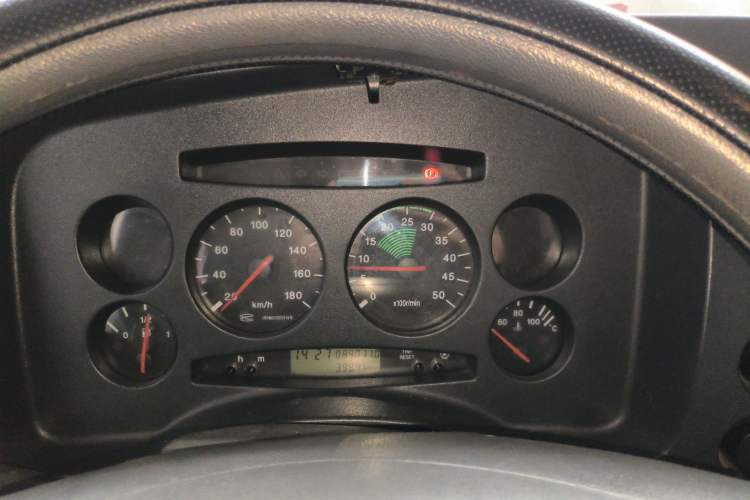 Used Iveco Turin 2009 2.8T-V36 Base Version Instrument Cluster