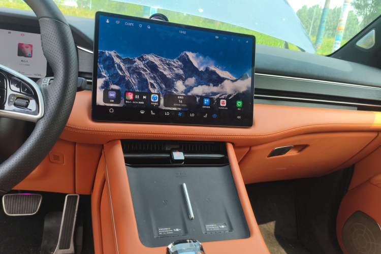 Used Hima AITO M7 2024 1.5T Four-Wheel Drive Plus Version 5 Seats Audio And AC Panel