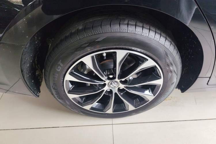 Used Toyota Avalon 2023 2.5L Luxury Edition Right Rear Wheel Hub