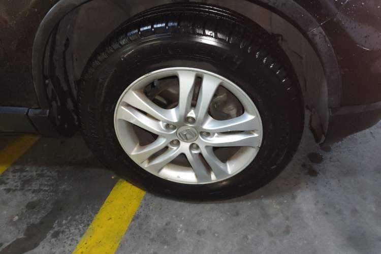 Used Honda CR-V 2010 2.4L automatic four-wheel drive luxury version Right Front Wheel Hub