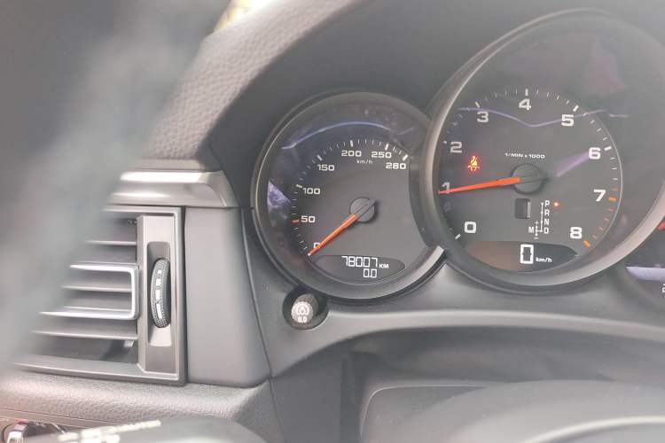 Used Porsche Macan 2020 Macan 2.0T Odometer Close Up