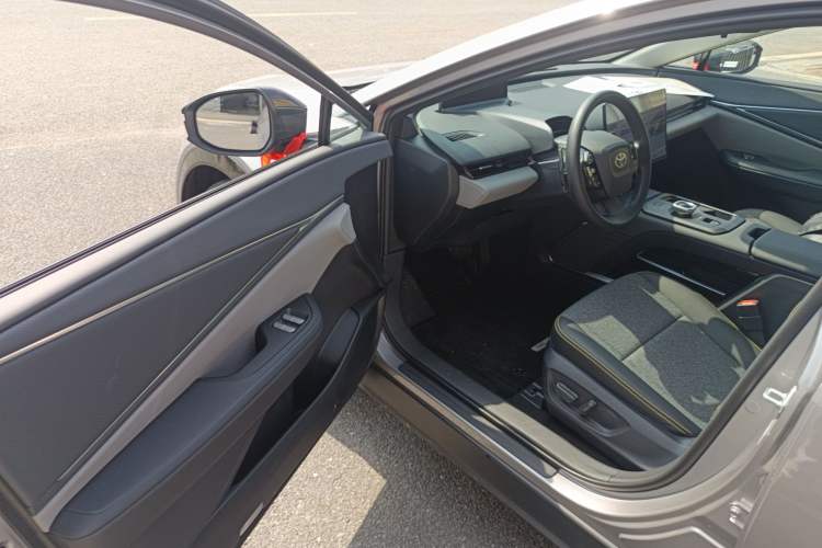 Used Toyota bZ5 2025 Model 550 JOY