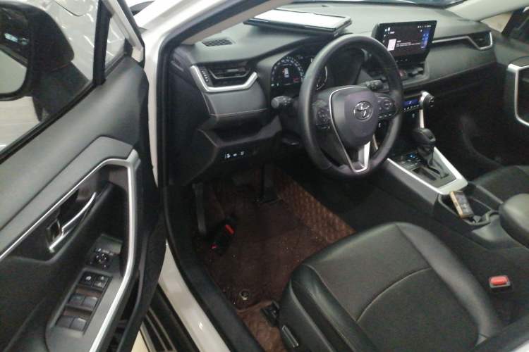 Used Toyota RAV4 2023 2.0L CVT Two-Wheel Drive Fashion Edition Driver Seat