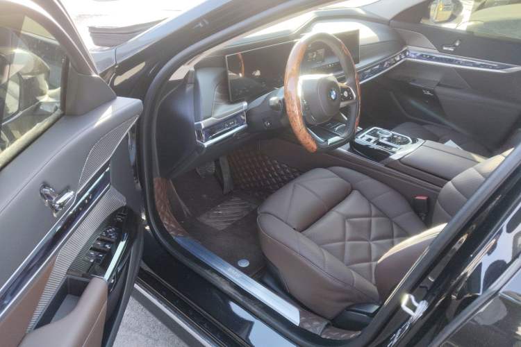 Used BMW 7 Series 2023 740Li Leading Edition Luxury Package