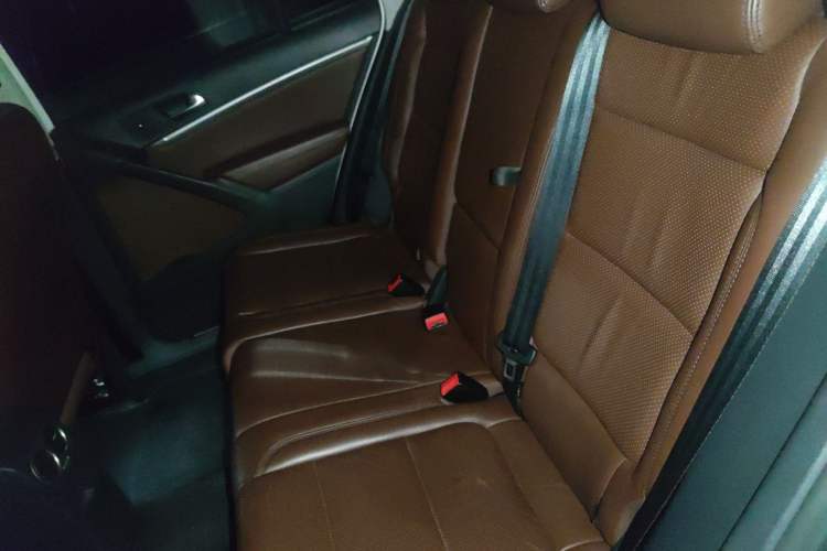 Used Volkswagen Tiguan 2015 2.0 TSI Automatic All-Wheel Drive Luxury Edition Left Rear Seat