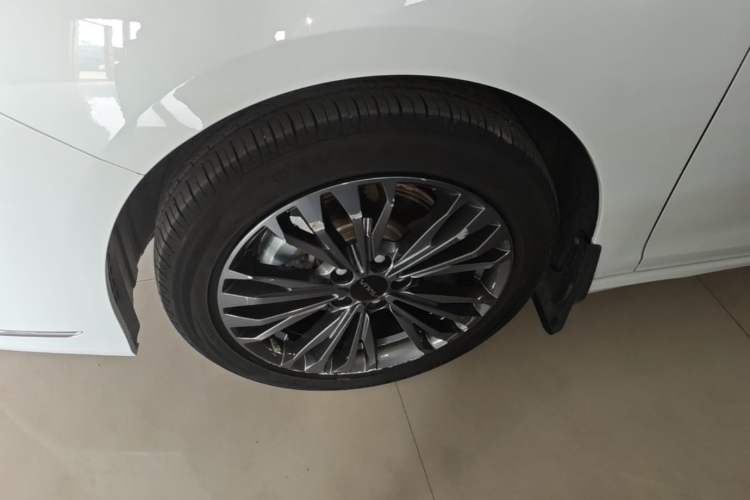 Used Dongfeng Aeolus Yixuan MAX 2023 1.5T Ultra-Stylish Trendsetting Dad Edition