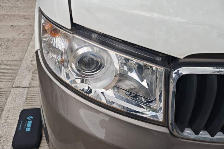 Used Jinbei New Hiace X30L 2022 1.5L Wealth Edition Air-Conditioning-Free Van China VI Standard SWC15M
