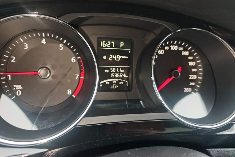 Used Volkswagen Sagitar 2018 1.6L Automatic Comfort Model Odometer Close Up