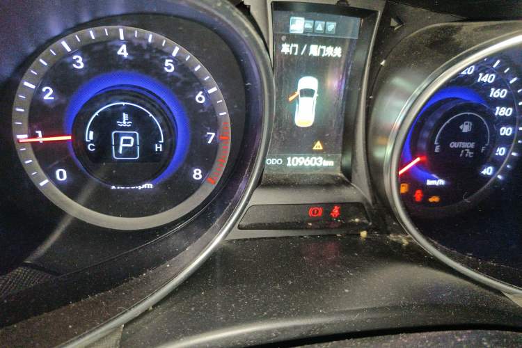 Used Hyundai Santa Fe 2013 Revised Version 2.0T Automatic All-Wheel Drive Top-Tier Trim Odometer Close Up