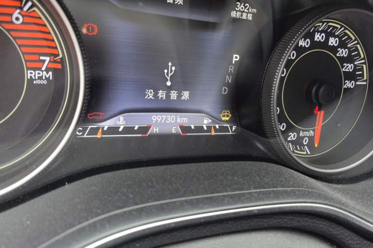 Used Jeep Cherokee 2019 2.0T Two-Wheel Drive Yue Xiang Edition China VI Emission Standard Odometer Close Up