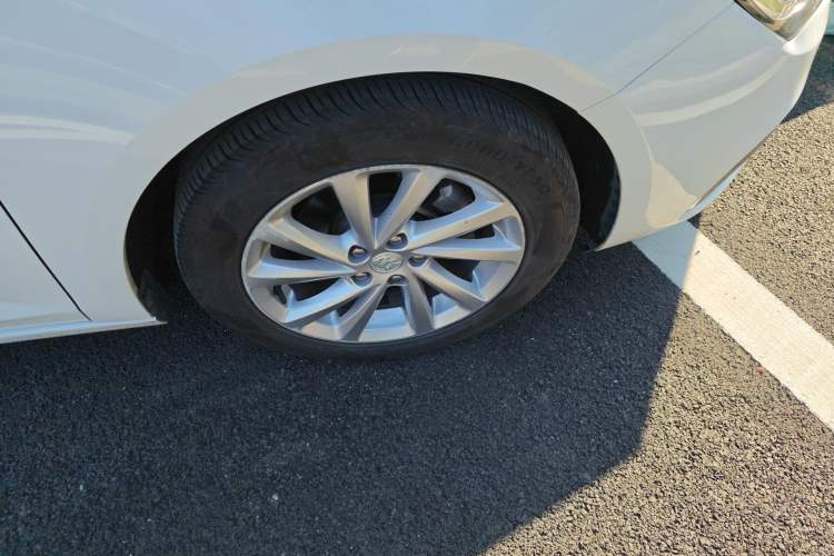 Used Buick Verano 2018 Sedan 15S Automatic Leading Model Right Front Wheel Hub