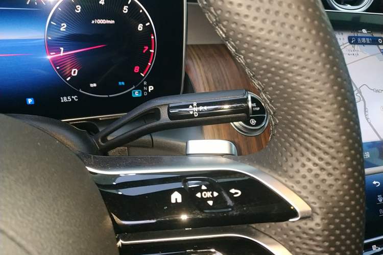 Used Mercedes-Benz GLC 2023 Refreshed GLC 300 L 4MATIC Dynamic Edition 5 Seats Gear Lever